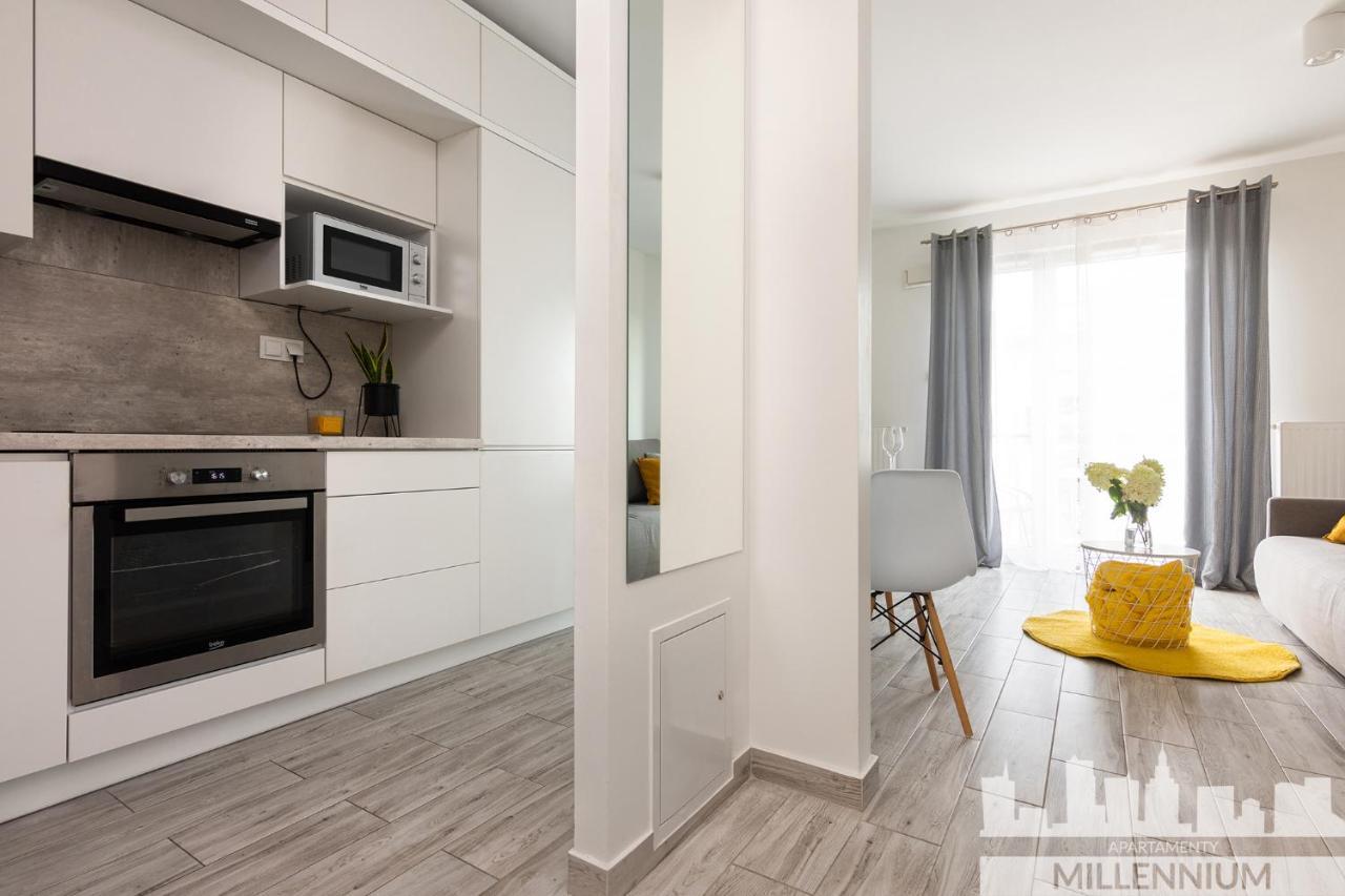Millennium Manufaktura Yellow Warsaw Ngoại thất bức ảnh