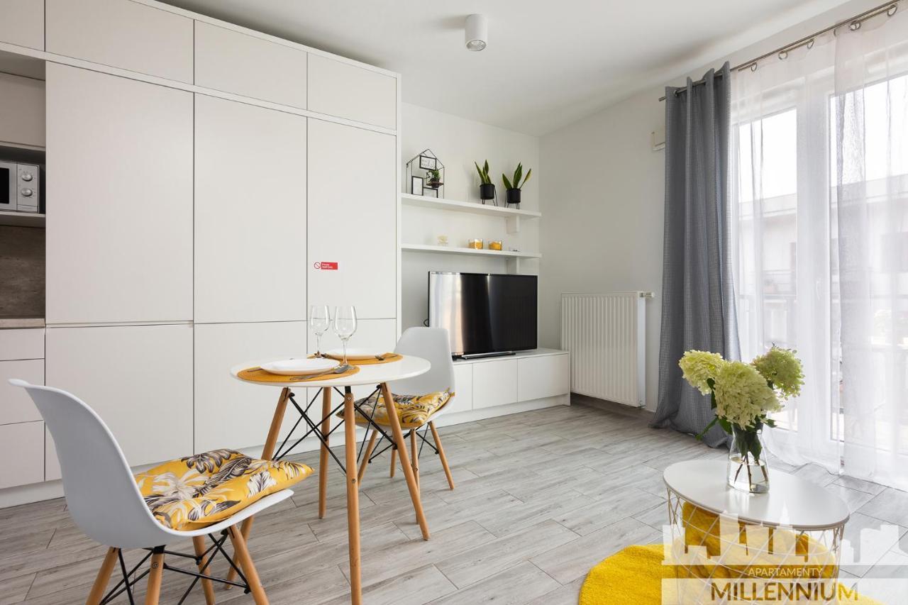 Millennium Manufaktura Yellow Warsaw Ngoại thất bức ảnh